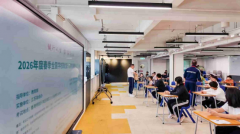 聆业33年的退休警察的全程